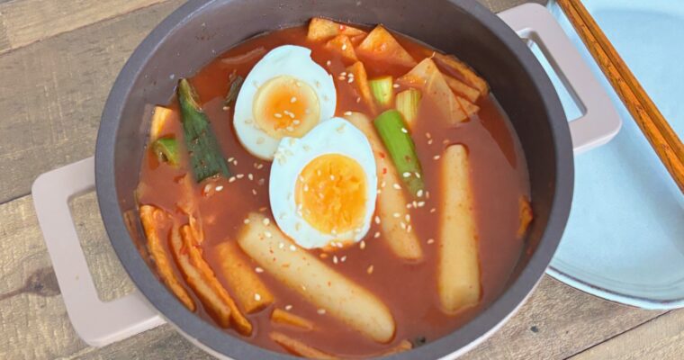Tteokbokki 떡볶이 (Korean Spicy Rice Cakes)