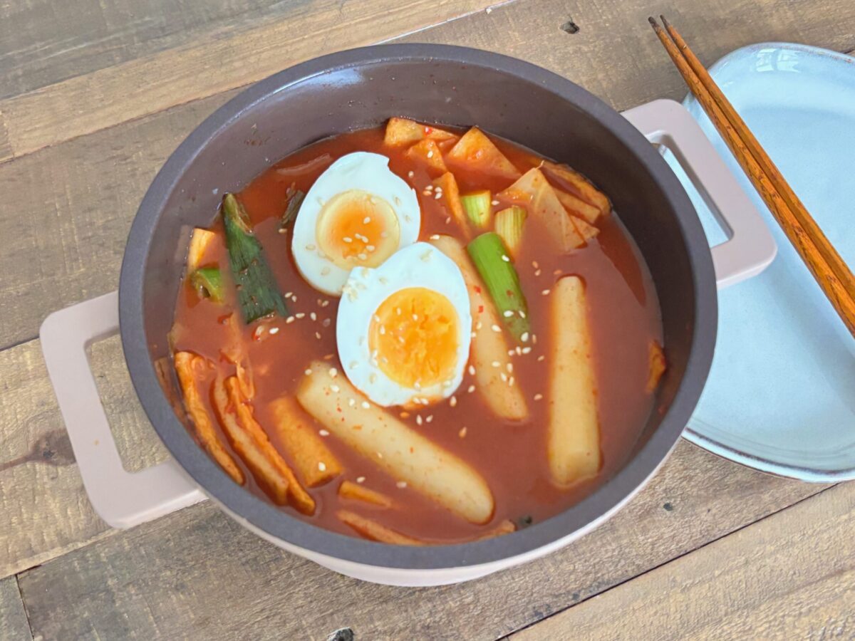 Tteokbokki 떡볶이 (Korean Spicy Rice Cakes)