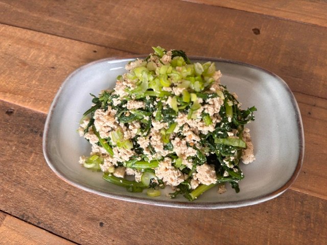 Crown Daisy Tofu Salad (Ssukgat Dubu Muchim-쑥갓두부무침)